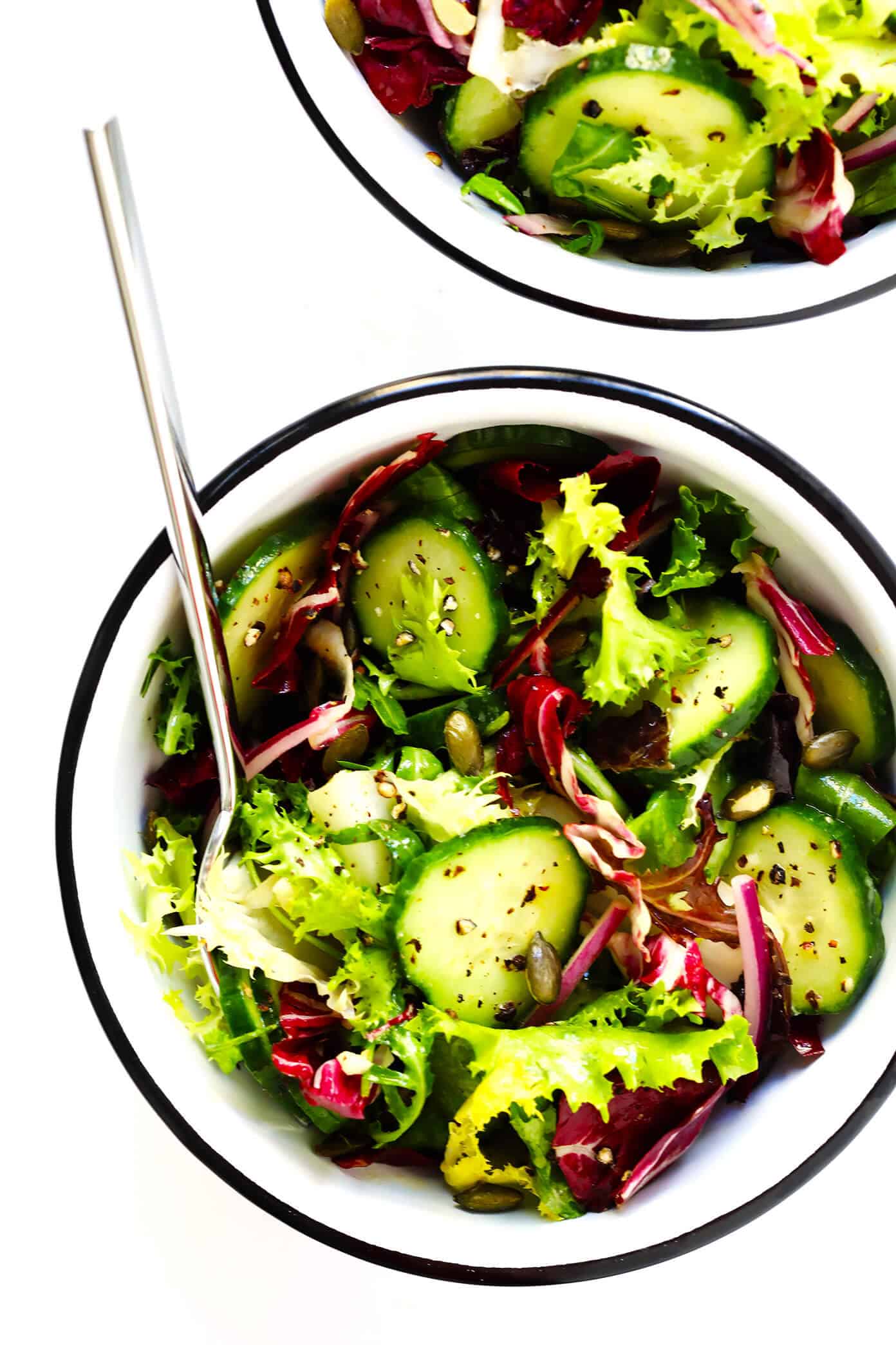My favorite everyday salad recipe -- made with fresh greens, cucumber, red onion, pepitas (or your favorite nuts), and a simple lemon salad dressing. So easy, healthy and delicious! | gimmesomeoven.com #healthy #salad #recipe #dinner #vegetarian #vegan #glutenfree #easy #dressing #vinagirette Everyday Salad Recipe