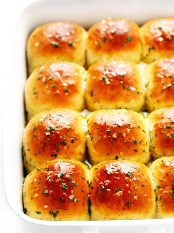 One Hour Rosemary Garlic Dinner Rolls